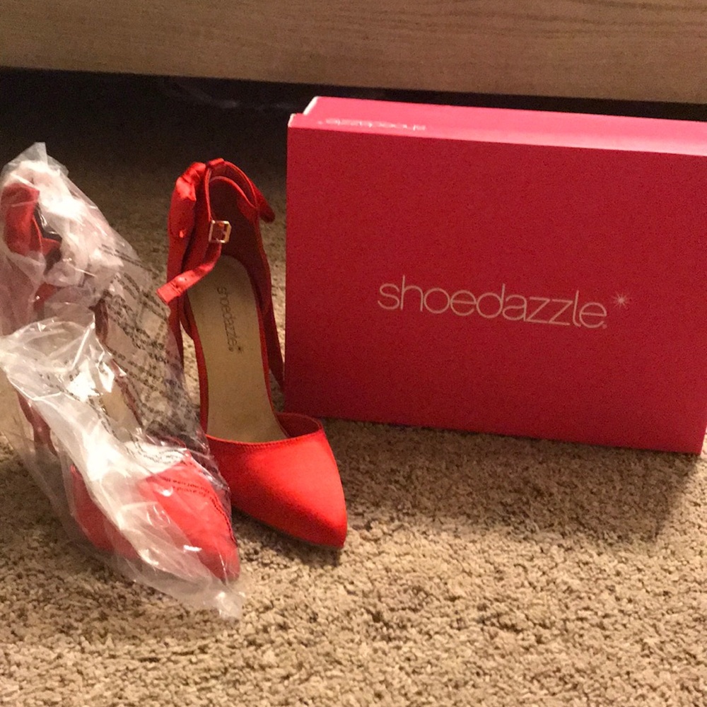 Red satin look Shoe Dazzle heels 6.5